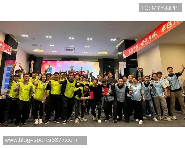 拜仁全队友谊赛后举行团建聚餐活动提升球队凝聚力